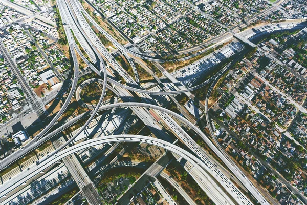 在洛杉矶的大规模公路交叉口 — 图库照片