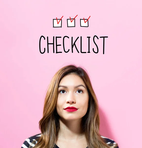 Checklisten-Text mit junger Frau — Stockfoto