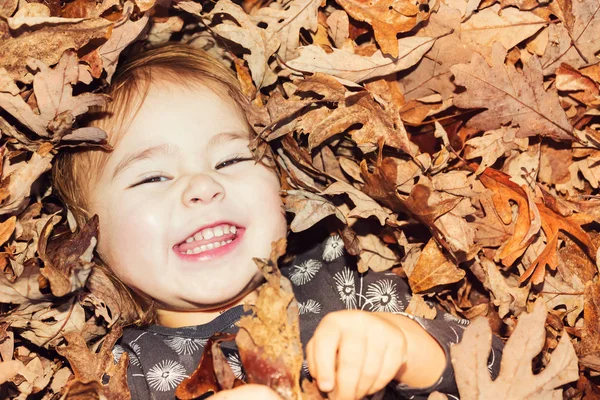 Kisgyermek boldog lány — Stock Fotó