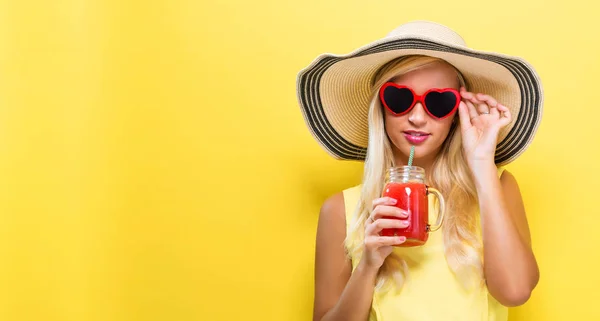 Happy young woman drinking smoothie — Stock Photo, Image