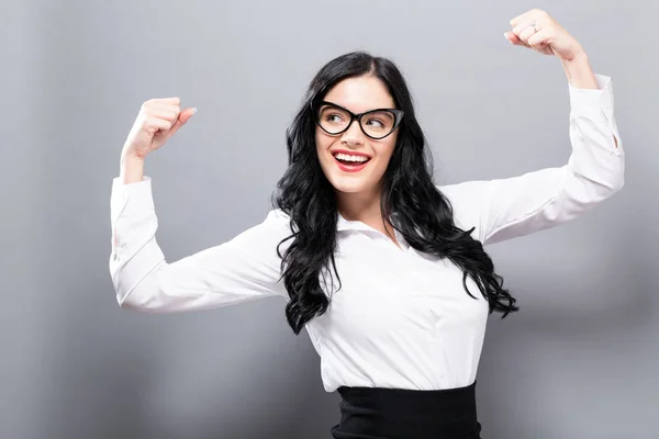 Mujer joven y poderosa — Foto de Stock