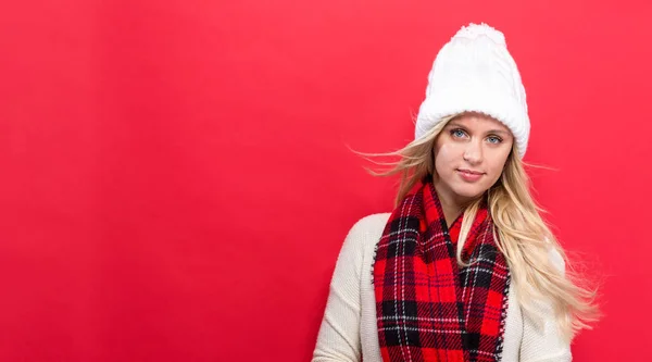 Gelukkig jong vrouw in de winter kleding — Stockfoto