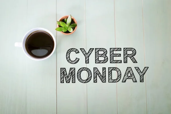 Texte Cyber Monday avec une tasse de café — Photo