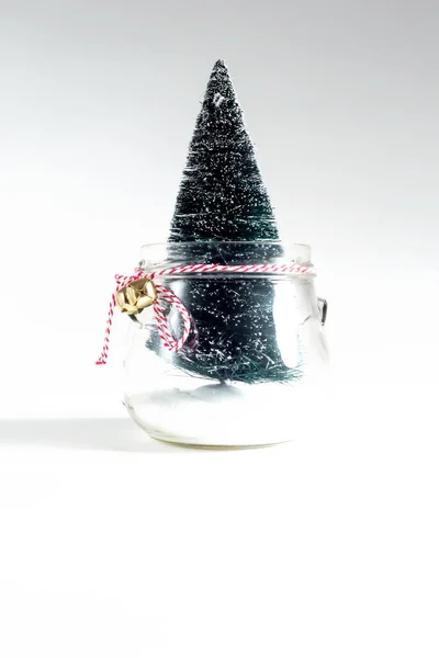 Árvore de Natal em um frasco de vidro — Fotografia de Stock