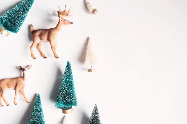 Kerstbomen en herten — Stockfoto