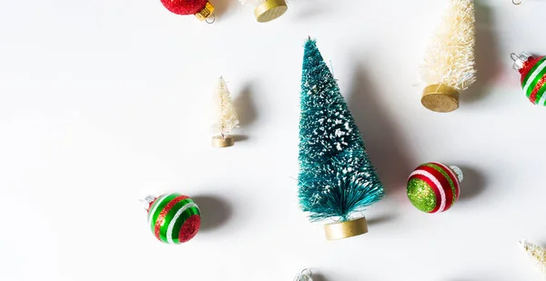 Noel ağaçları ve süs eşyaları koleksiyonu — Stok fotoğraf