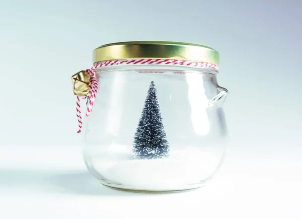 Kerstboom in een glazen pot — Stockfoto