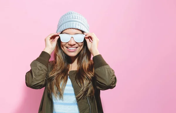 Meisje dragen van een zonnebril — Stockfoto