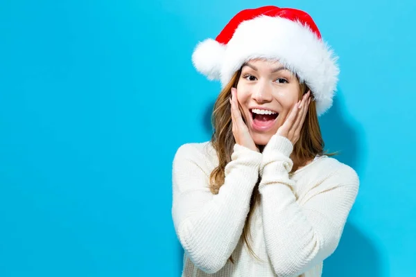 Femme portant le chapeau de Père Noël — Photo