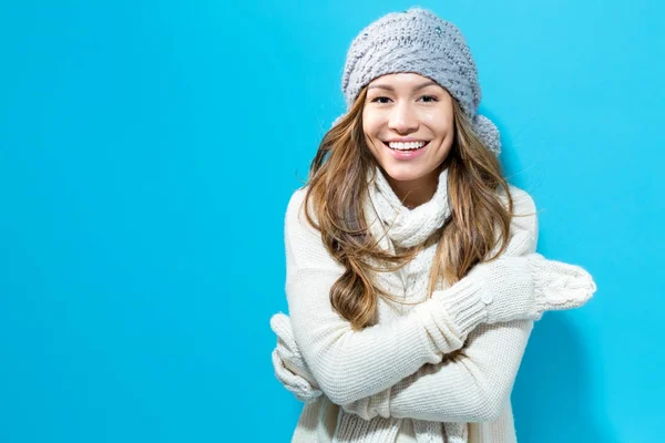 Frau in Winterkleidung — Stockfoto