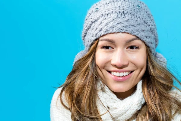 Frau in Winterkleidung — Stockfoto