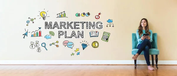 Marketing Plan tekst met jonge vrouw — Stockfoto