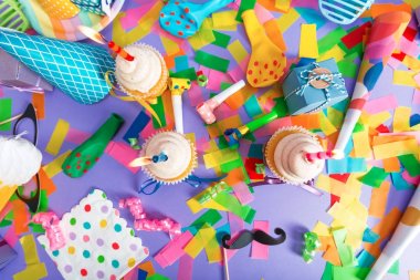 Kutlama teması parti aksesuarları ile