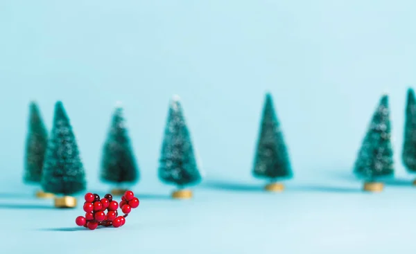 Kleine groene kerstbomen — Stockfoto
