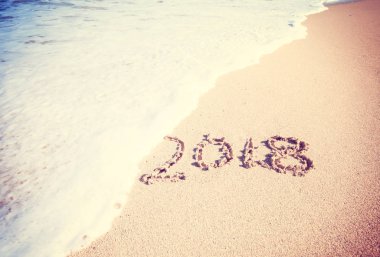 2018 tropik sahilde kutluyor