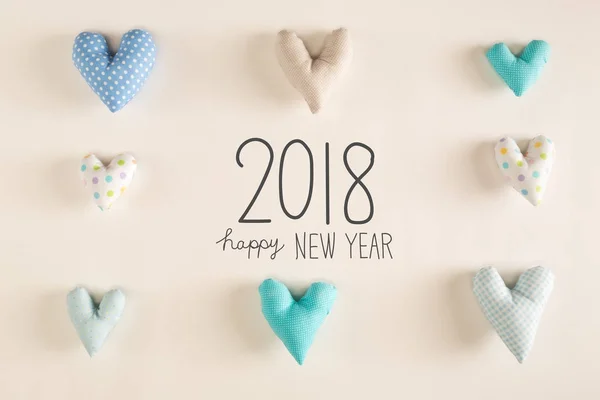 Feliz Año Nuevo 2018 mensaje con cojines de corazón azul — Foto de Stock