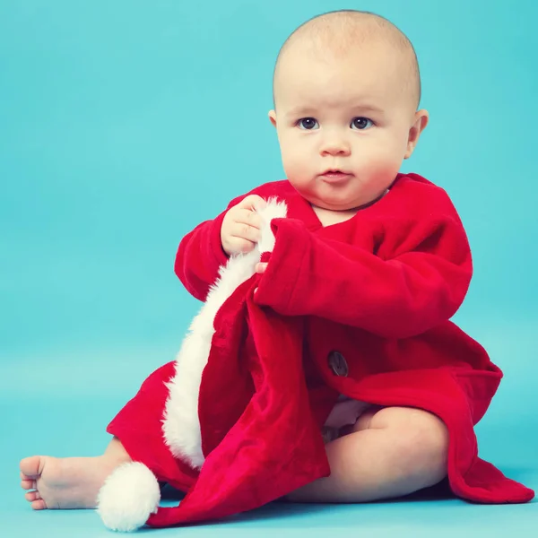 Meisje van de baby in een Santa kostuum — Stockfoto