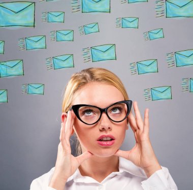 İş kadını ile e-posta