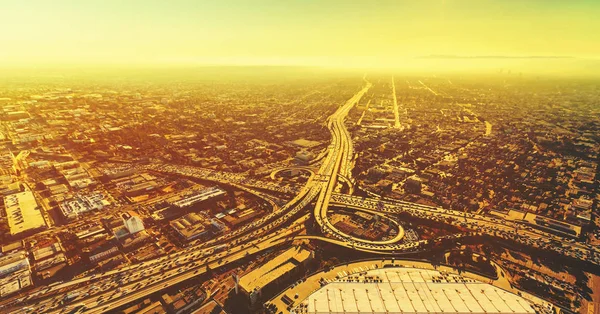 Luchtfoto van een enorme kruising van de snelweg in LA — Stockfoto