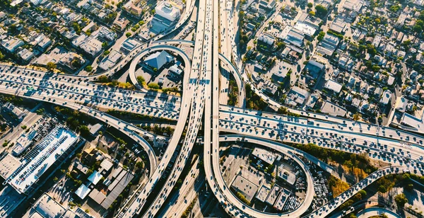 洛杉矶一个大型公路交叉口的空中景观 — 图库照片