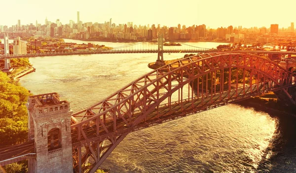 Vista aérea del puente Hell Gate sobre el East River en NY — Foto de Stock