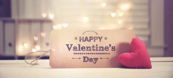 Mensaje de San Valentín con un corazón rojo — Foto de Stock