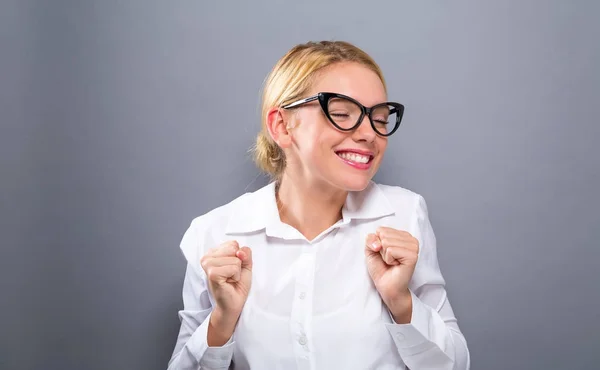 Feliz joven mujer — Foto de Stock