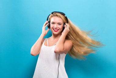 genç kızla mutlu: kulaklıklar