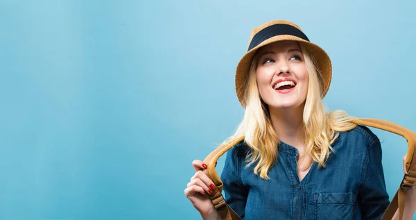 Happy young traveling woman — Stock Photo, Image