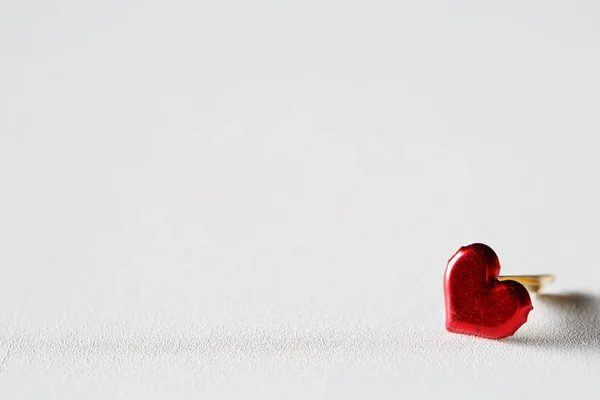 Piccolo cuore rosso metallo — Foto Stock