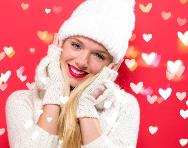 Jovem mulher feliz em roupas de inverno — Fotografia de Stock