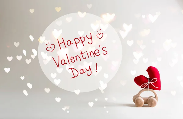 Mensaje del día de San Valentín con coche de juguete llevando un corazón — Foto de Stock