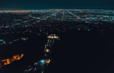 Los Angeles Griffith Park arkasından havadan görünümü