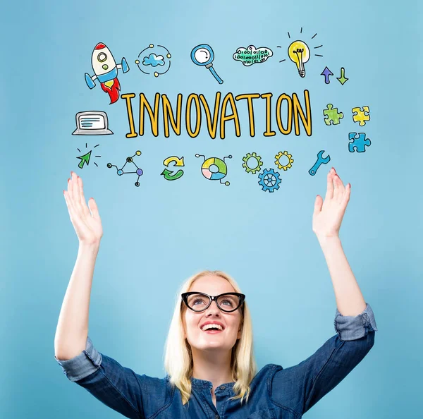 Innovation med ung kvinna — Stockfoto