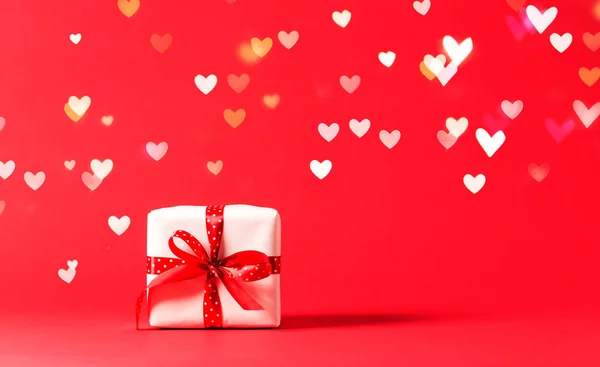 Geschenkbox mit Herzleuchten — Stockfoto