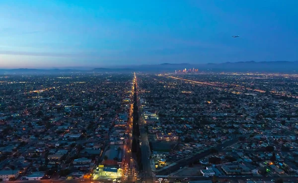 Los Angeles büyük bir otoyol havadan görünümü — Stok fotoğraf