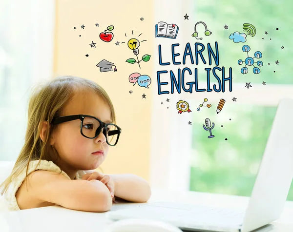 Laen Texto en inglés con niña — Foto de Stock