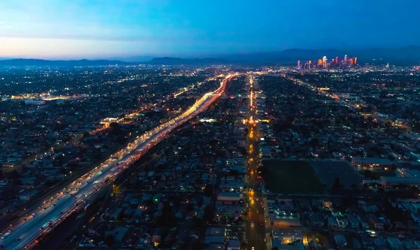 Luftaufnahme einer massiven Autobahn in Los Angeles — Stockfoto