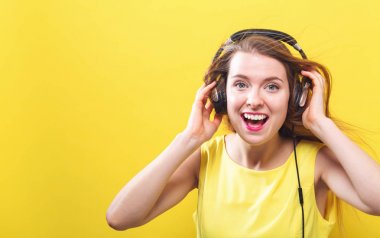 genç kızla mutlu: kulaklıklar