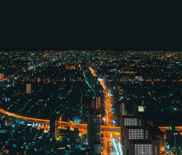 Вид с воздуха на Осаку, Япония ночью — стоковое фото