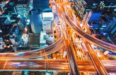 Japonya'nın Osaka bir otoyol kesişme havadan görünümü
