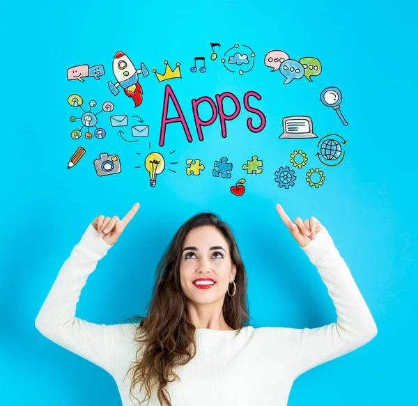 Apps met jonge vrouw op zoek naar boven — Stockfoto