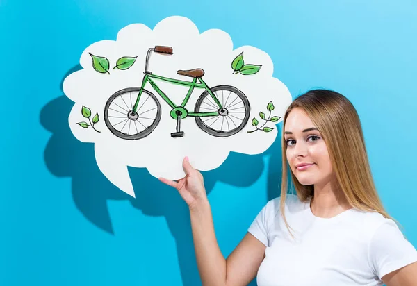 Eco bicicleta com mulher segurando uma bolha de fala — Fotografia de Stock