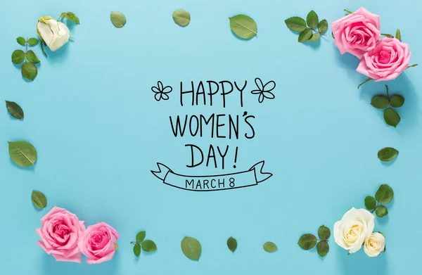 Mensagem do Dia das Mulheres com rosas e folhas — Fotografia de Stock