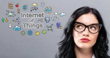 Genç iş kadını ile şeyler Internet