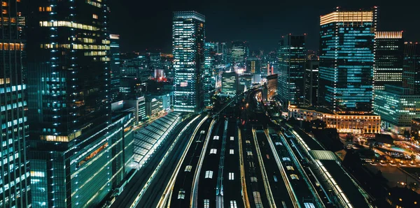 Vista aérea de una gran estación de tren en Tokio — Foto de Stock