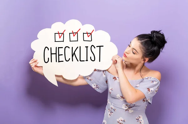 Checklista med kvinna som håller en pratbubbla — Stockfoto