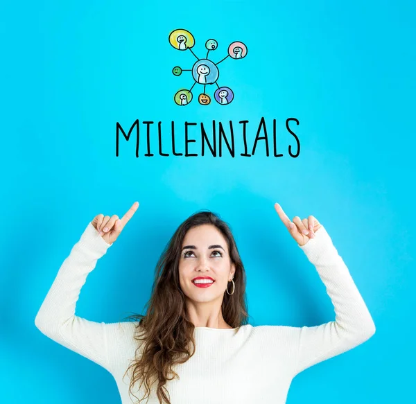 Millennials med ung kvinna titta uppåt — Stockfoto