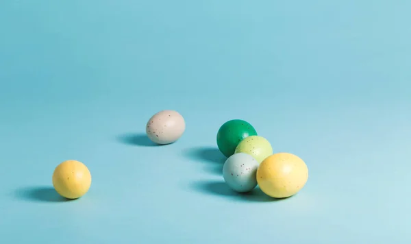 Tema de férias de Páscoa com ovos ornamentais — Fotografia de Stock