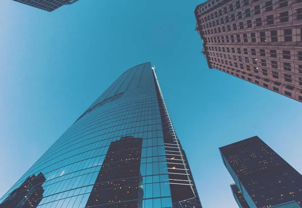 Looking up at skyscrapers in LA — Stock Photo, Image